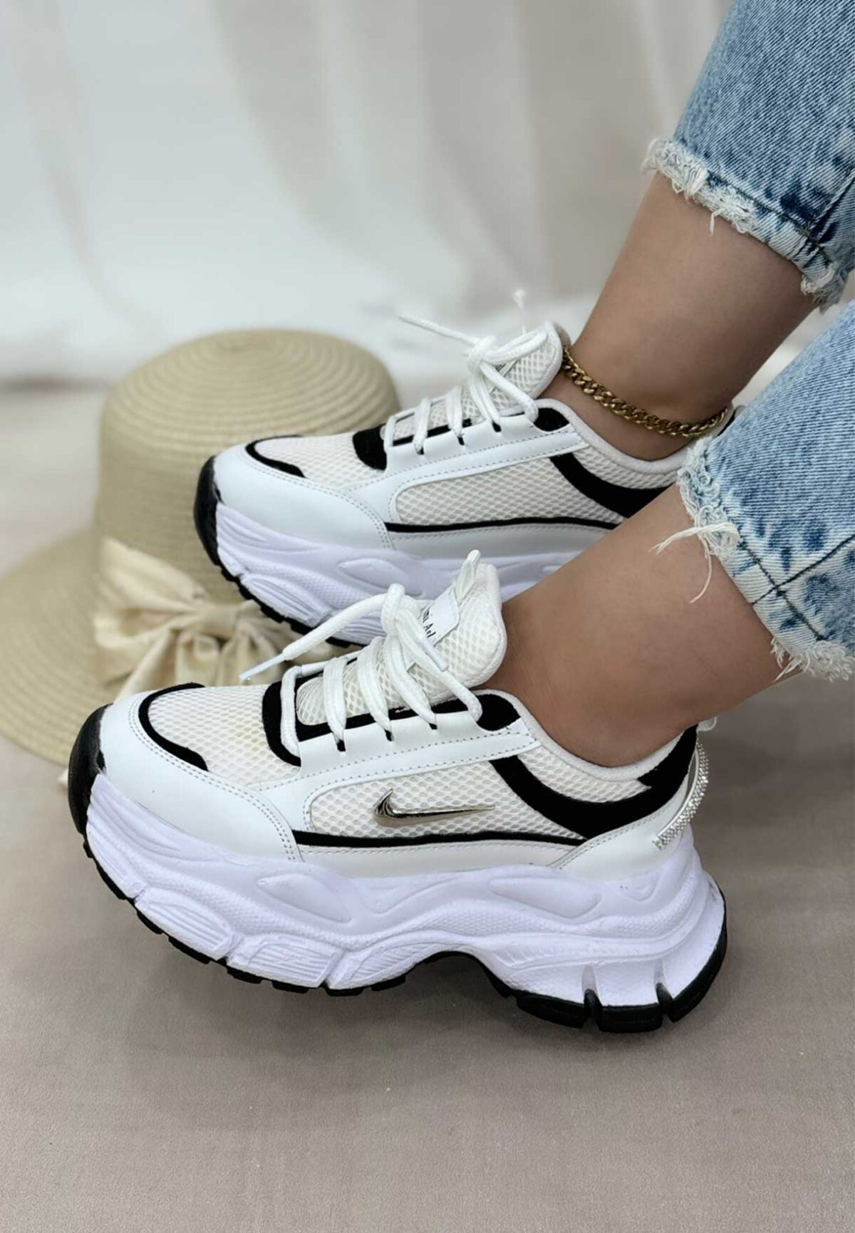 فروش کیف و کفش زنانه فروشگاه الیوت کتونی نیکا نگینی