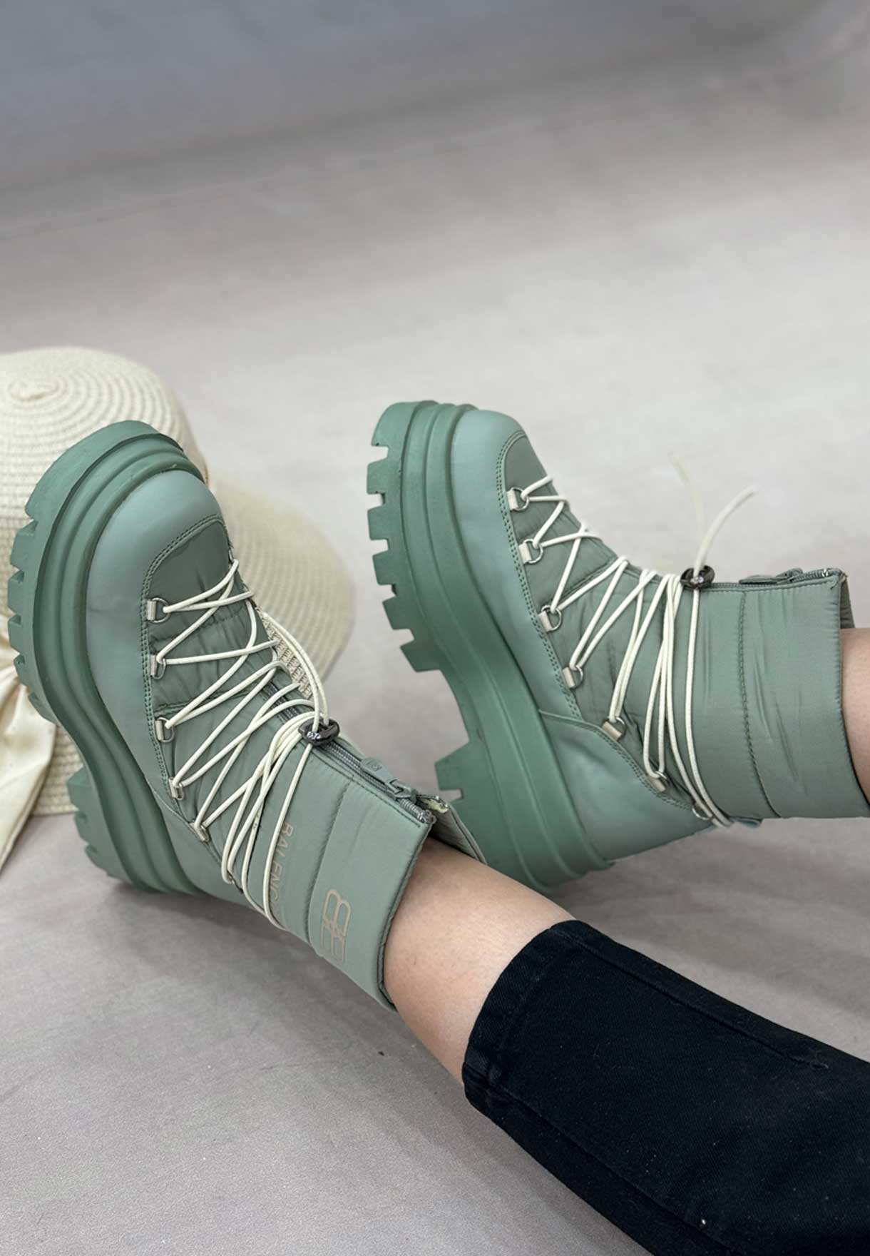 4091802 فروش کیف و کفش زنانه فروشگاه الیوت بوت باغ نیو