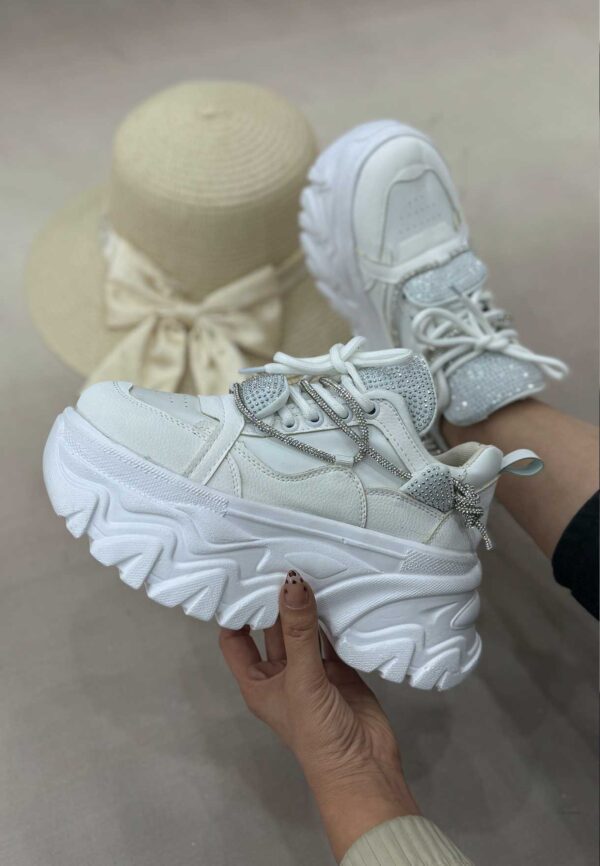 فروش کیف و کفش زنانه فروشگاه الیوت کتونی باغ نگینی