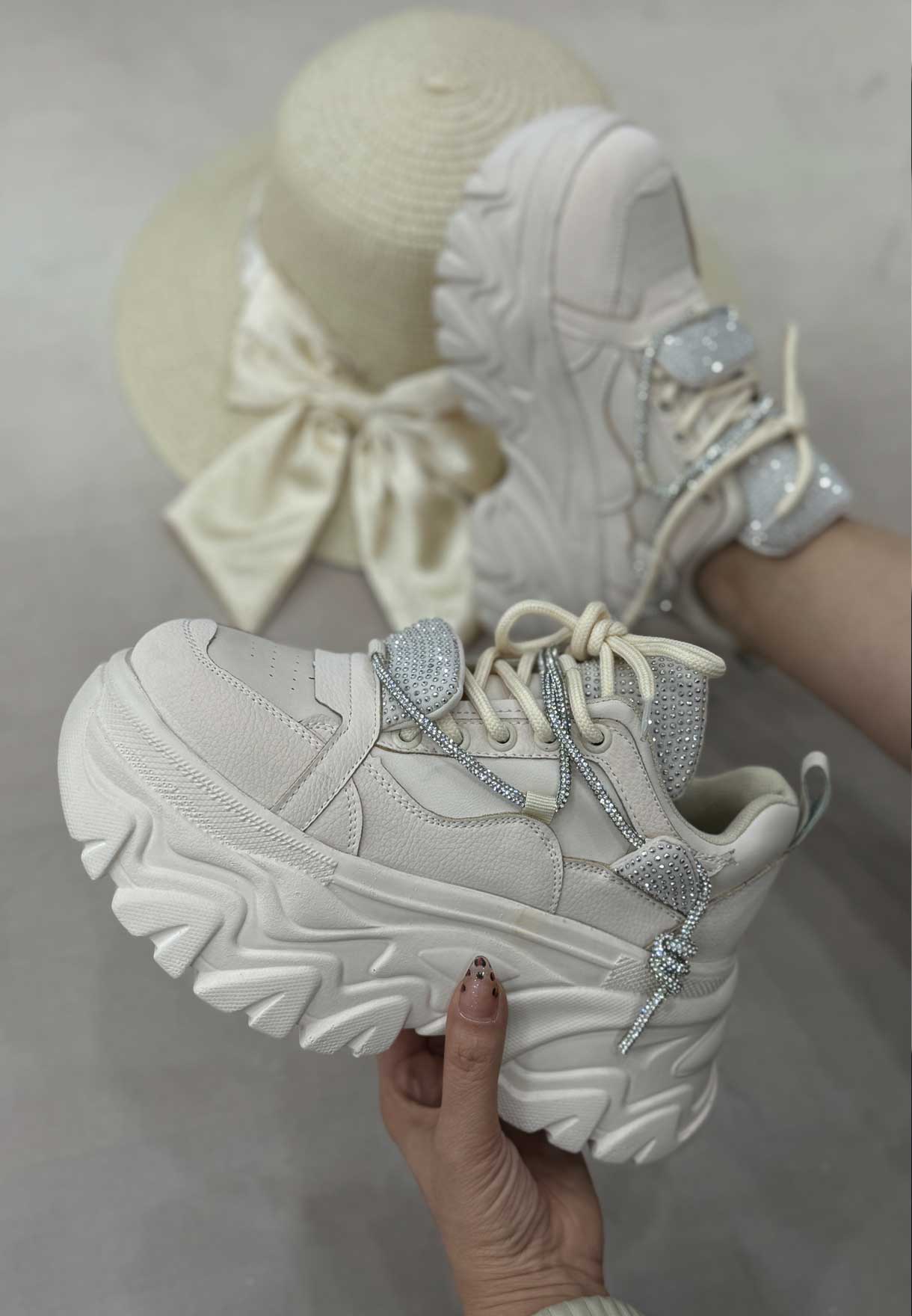 4093103 فروش کیف و کفش زنانه فروشگاه الیوت کتونی باغ نگینی