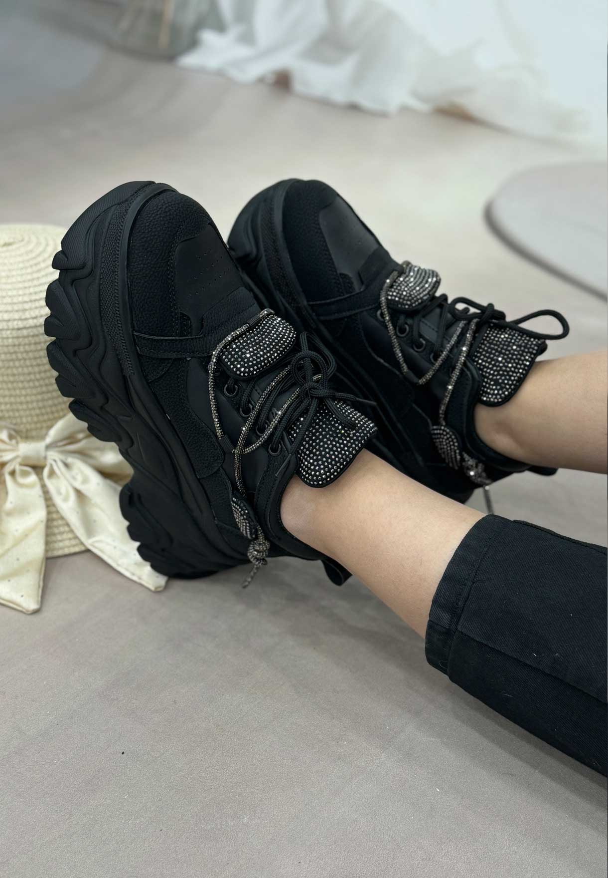 4093104 فروش کیف و کفش زنانه فروشگاه الیوت کتونی باغ نگینی