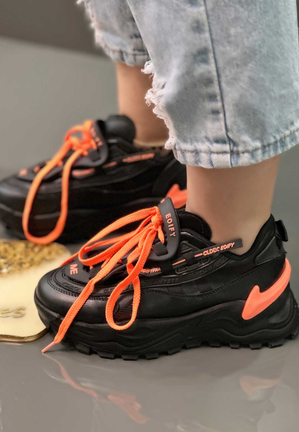 672104 کتونی ملکه